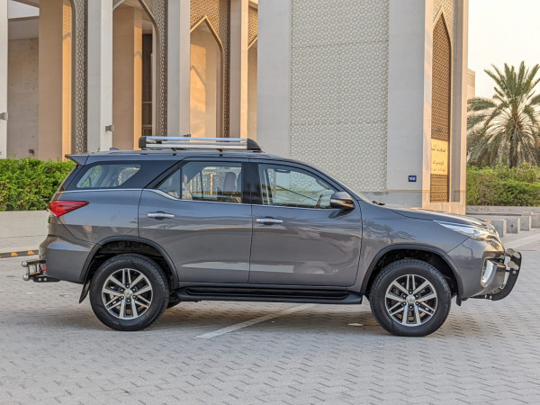 Toyota Fortuner 2017/ Grey LHD Petrol AT SUV 4WD view 15