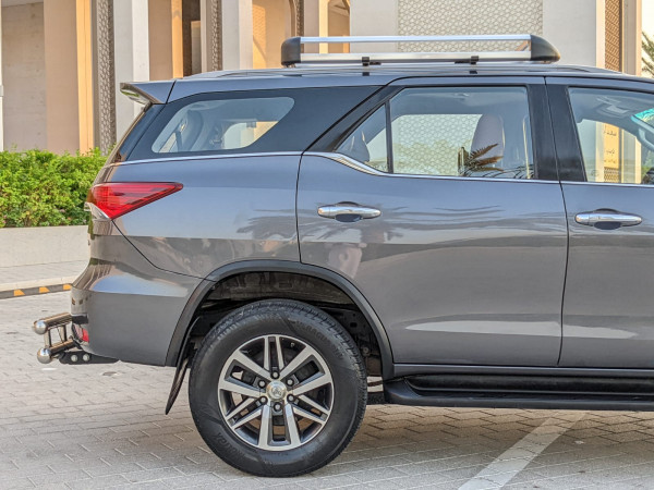 Toyota Fortuner 2017/ Grey LHD Petrol AT SUV 4WD view 18