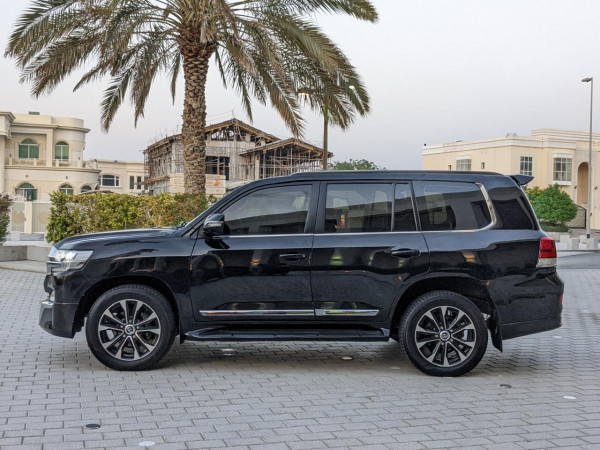 Toyota Land Cruiser 2016/ Black LHD Petrol AT SUV 4WD