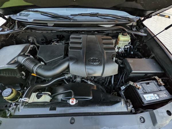 Toyota Land Cruiser 2016/ Black LHD Petrol AT SUV 4WD view 6