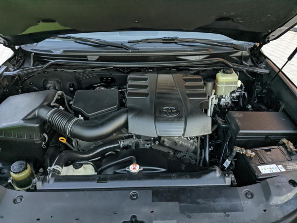 Toyota Land Cruiser 2016/ Black LHD Petrol AT SUV 4WD view 8