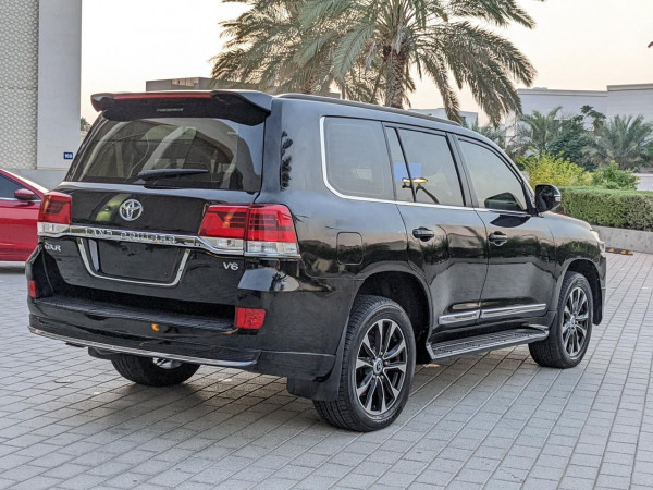 Toyota Land Cruiser 2016/ Black LHD Petrol AT SUV 4WD view 11
