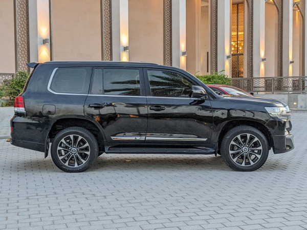 Toyota Land Cruiser 2016/ Black LHD Petrol AT SUV 4WD view 15