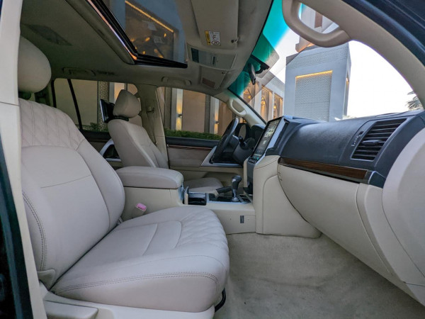 Toyota Land Cruiser 2016/ Black LHD Petrol AT SUV 4WD view 16