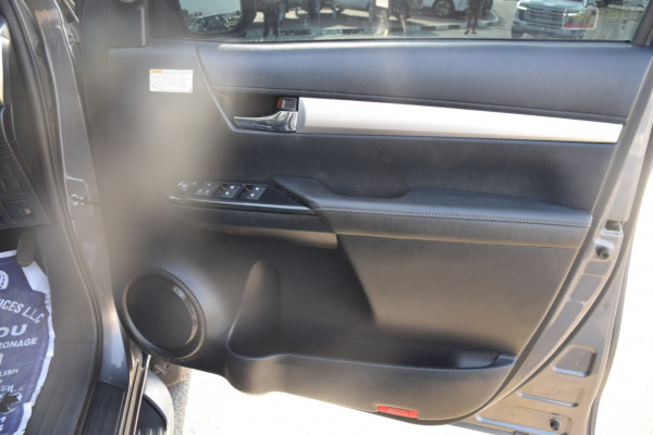 Toyota Hilux 2017/ Grey RHD Diesel AT Pickup 4WD view 5