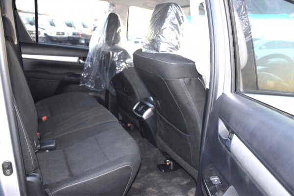 Toyota Hilux 2020/ Silver RHD Diesel AT Pickup 4WD view 3