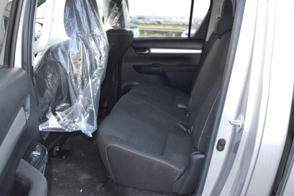 Toyota Hilux 2020/ Silver RHD Diesel AT Pickup 4WD view 6