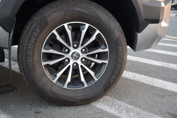 Toyota Hilux 2020/ Silver RHD Diesel AT Pickup 4WD view 13