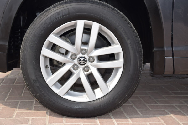 Toyota Kluger 2016/ Grey RHD Petrol AT SUV 2WD view 2