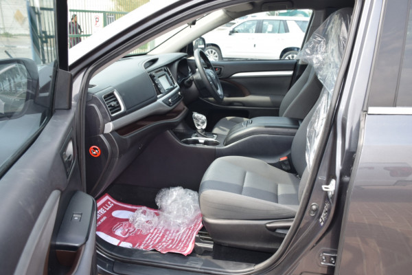 Toyota Kluger 2016/ Grey RHD Petrol AT SUV 2WD view 3