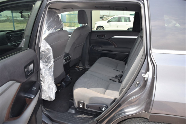 Toyota Kluger 2016/ Grey RHD Petrol AT SUV 2WD view 4