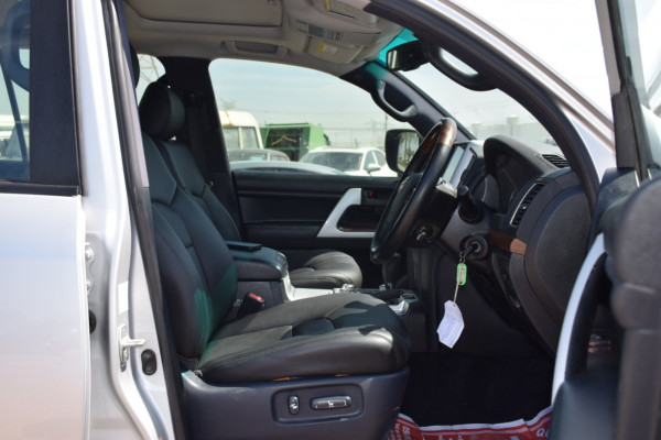 Toyota Land Cruiser 2016  Silver RHD Diesel AT SUV 4WD view 2