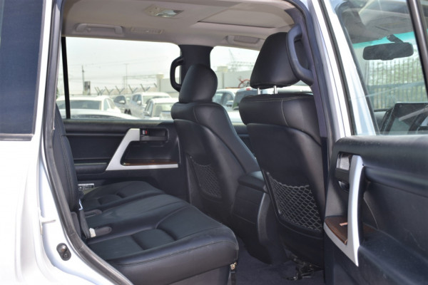 Toyota Land Cruiser 2016  Silver RHD Diesel AT SUV 4WD view 4