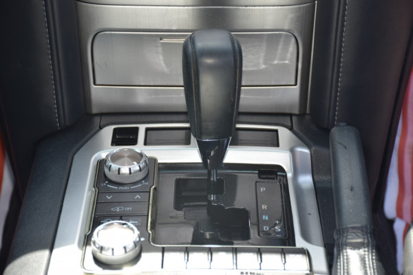 Toyota Land Cruiser 2016  Silver RHD Diesel AT SUV 4WD view 9