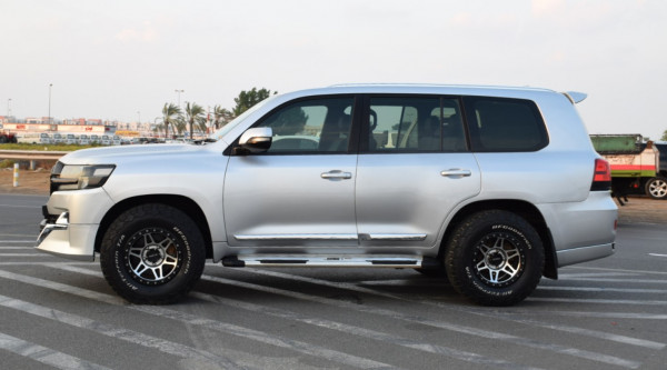 Toyota Land Cruiser 2016  Silver RHD Diesel AT SUV 4WD view 12
