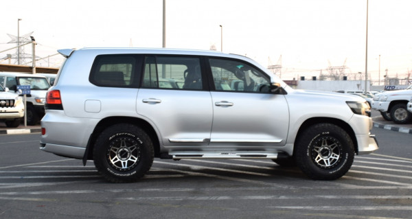 Toyota Land Cruiser 2016  Silver RHD Diesel AT SUV 4WD view 13