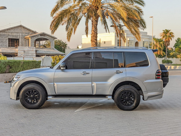 Mitsubishi Pajero 2013/ Silver LHD Petrol AT SUV 4WD view 7
