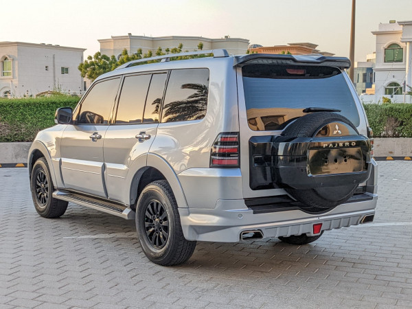 Mitsubishi Pajero 2013/ Silver LHD Petrol AT SUV 4WD view 8