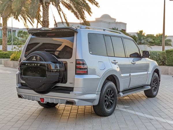 Mitsubishi Pajero 2013/ Silver LHD Petrol AT SUV 4WD view 10