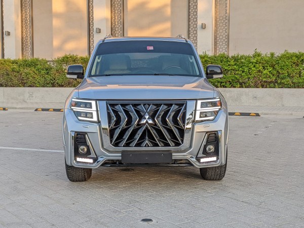 Mitsubishi Pajero 2013/ Silver LHD Petrol AT SUV 4WD view 11