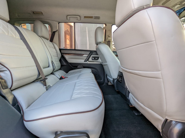 Mitsubishi Pajero 2013/ Silver LHD Petrol AT SUV 4WD view 12