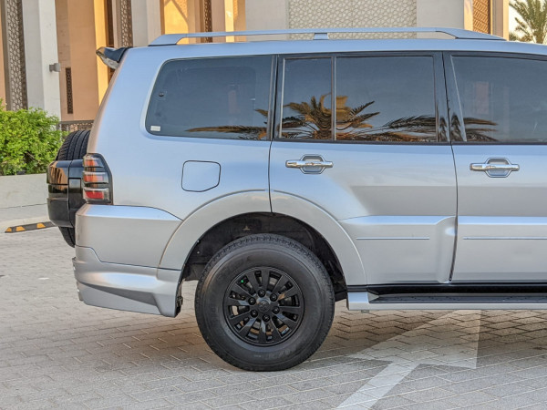 Mitsubishi Pajero 2013/ Silver LHD Petrol AT SUV 4WD view 14