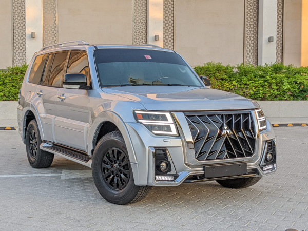 Mitsubishi Pajero 2013/ Silver LHD Petrol AT SUV 4WD view 15