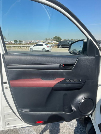 Toyota Hilux 2019  White LHD Diesel AT Pickup 4WD view 2