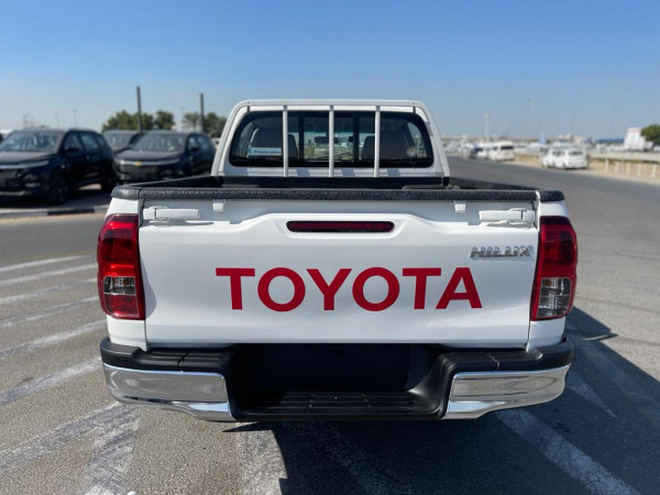 Toyota Hilux 2019  White LHD Diesel AT Pickup 4WD view 7