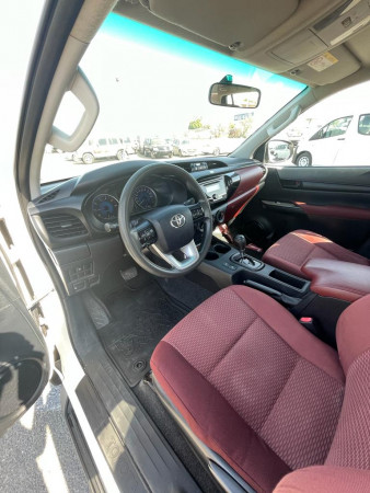Toyota Hilux 2019  White LHD Diesel AT Pickup 4WD view 12