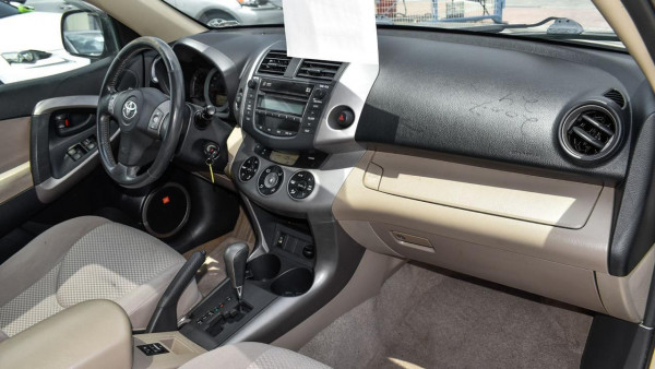 Toyota RAV 4 2007  Gold LHD Petrol AT SUV 2WD view 3