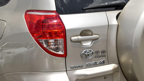 Toyota RAV 4 2007  Gold LHD Petrol AT SUV 2WD view 18