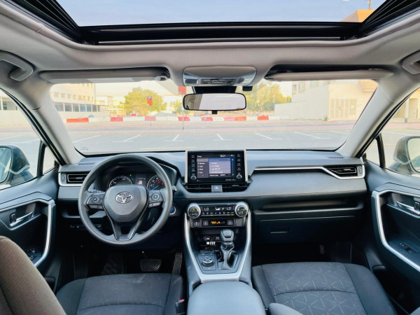 Toyota RAV 4 2019/ Silver LHD Hybrid AT SUV Crossover 2WD view 4