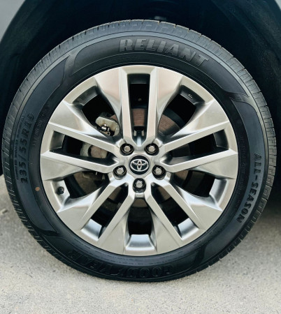 Toyota RAV 4 2020/ Green LHD Petrol AT SUV Crossover 2WD view 3