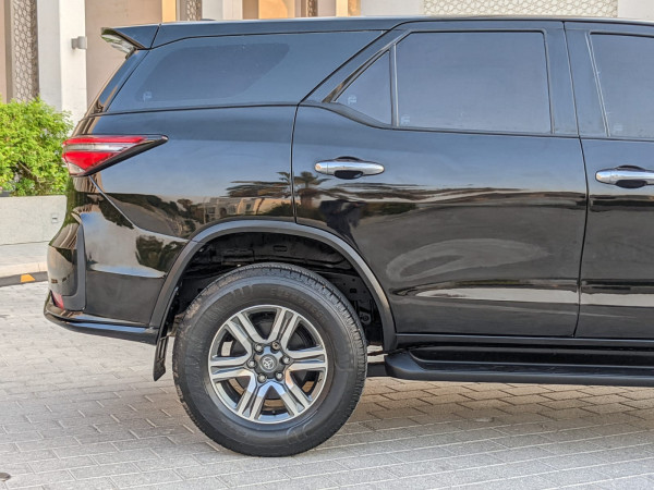 Toyota Fortuner 2016/ Black LHD Petrol AT SUV 2WD view 8