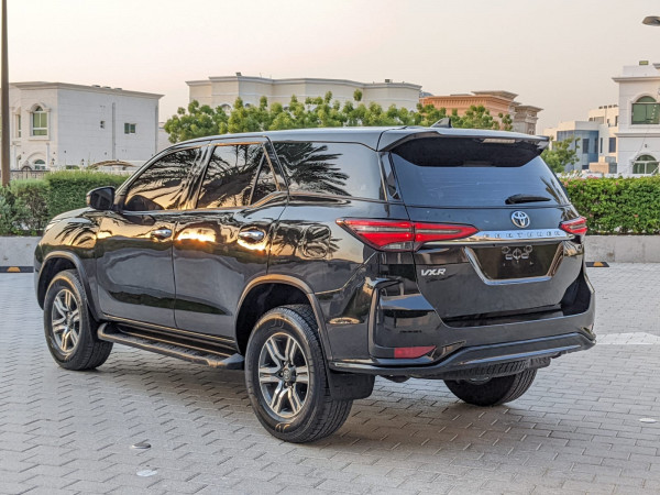 Toyota Fortuner 2016/ Black LHD Petrol AT SUV 2WD view 9