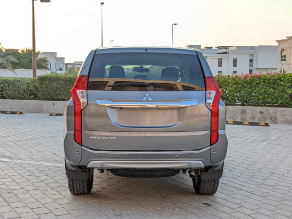 Mitsubishi Montero 2017/ Silver LHD Petrol AT SUV 2WD view 2