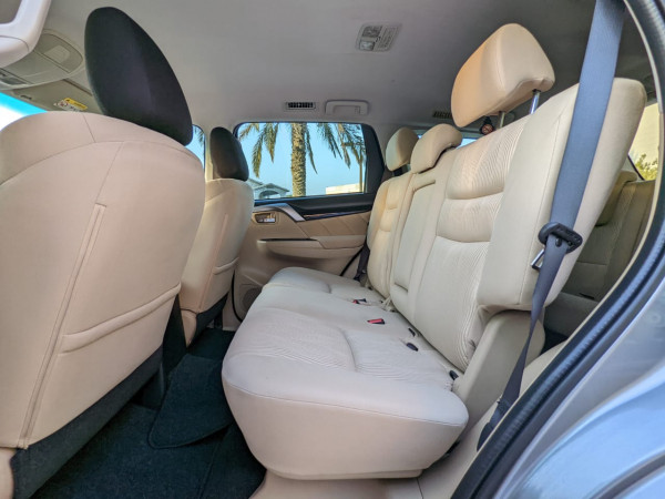 Mitsubishi Montero 2017/ Silver LHD Petrol AT SUV 2WD view 4