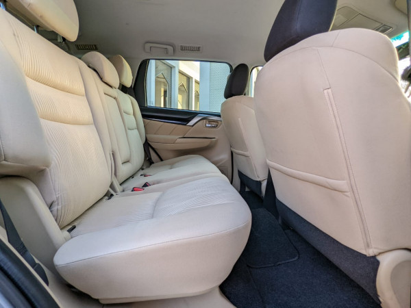 Mitsubishi Montero 2017/ Silver LHD Petrol AT SUV 2WD view 10