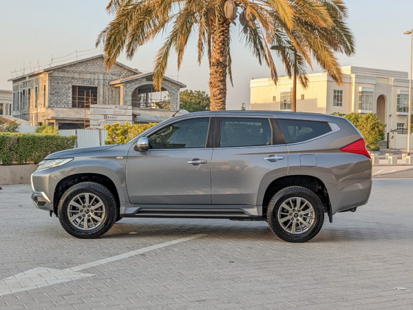 Mitsubishi Montero 2017/ Silver LHD Petrol AT SUV 2WD view 12