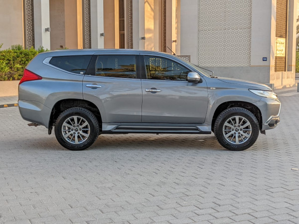 Mitsubishi Montero 2017/ Silver LHD Petrol AT SUV 2WD view 13