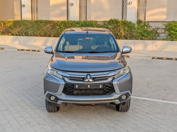 Mitsubishi Montero 2017/ Silver LHD Petrol AT SUV 2WD view 17