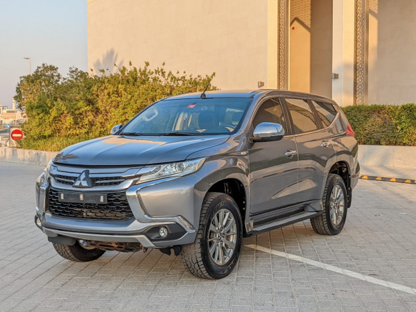 Mitsubishi Montero 2017/ Silver LHD Petrol AT SUV 2WD view 18