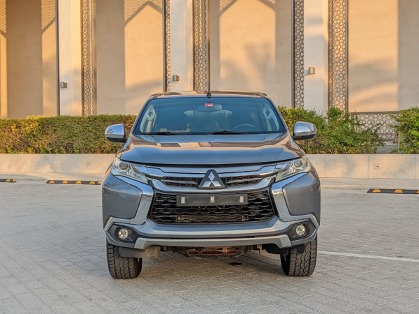 Mitsubishi Montero 2017/ Silver LHD Petrol AT SUV 2WD view 19