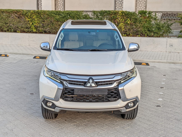 Mitsubishi Montero 2017/ White LHD Petrol AT SUV 4WD