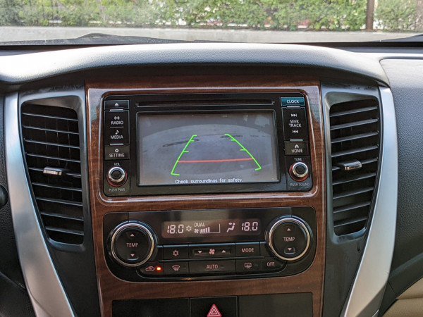 Mitsubishi Montero 2017/ White LHD Petrol AT SUV 4WD view 4