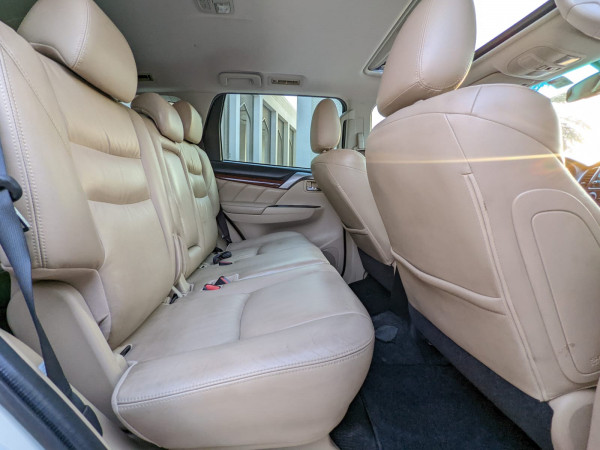 Mitsubishi Montero 2017/ White LHD Petrol AT SUV 4WD view 6