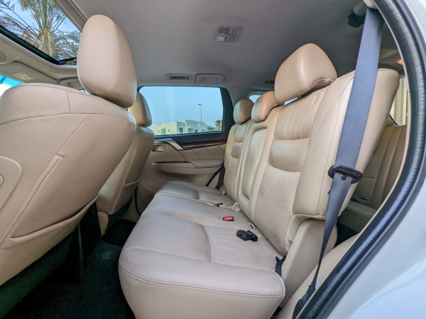 Mitsubishi Montero 2017/ White LHD Petrol AT SUV 4WD view 7