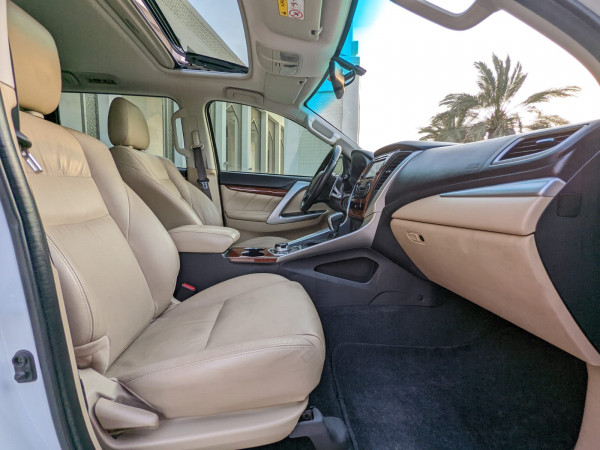 Mitsubishi Montero 2017/ White LHD Petrol AT SUV 4WD view 10