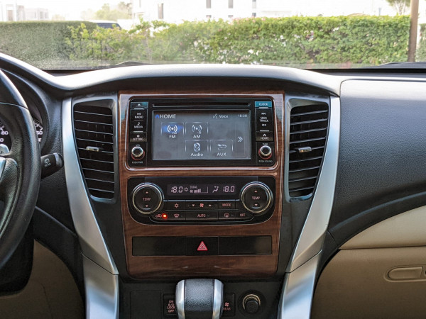 Mitsubishi Montero 2017/ White LHD Petrol AT SUV 4WD view 14